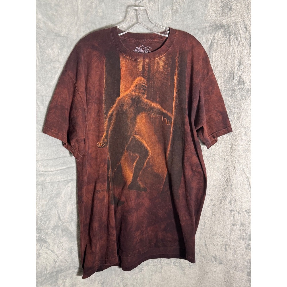 The Mountain Bigfoot Sasquatch Graphic T-Shirt XL Burgundy Tie Dye Men's Tee